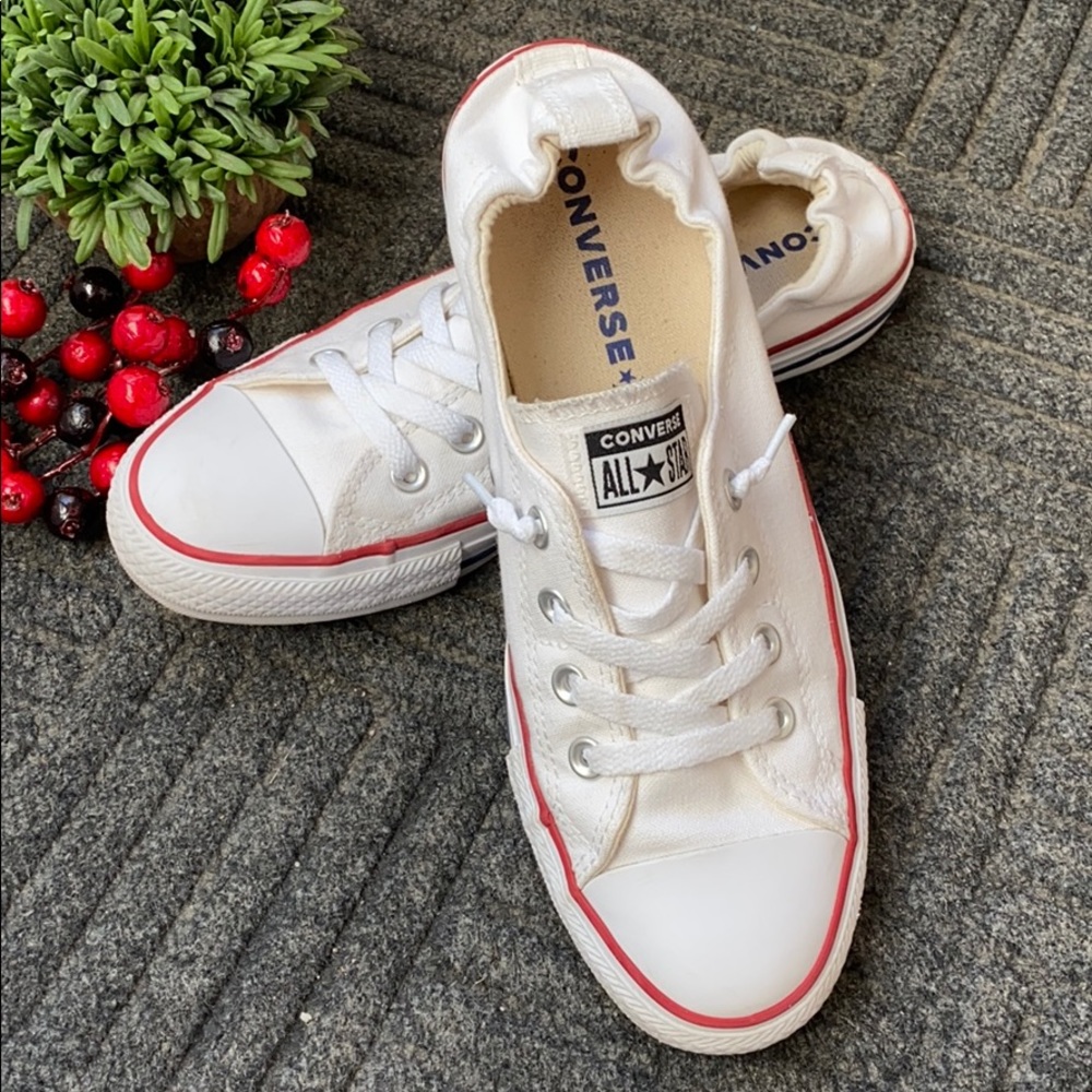 Women’s Shoreline white converse